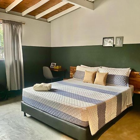 Отель Casa Mosaiko Patio Bonito Медельин Экстерьер фото